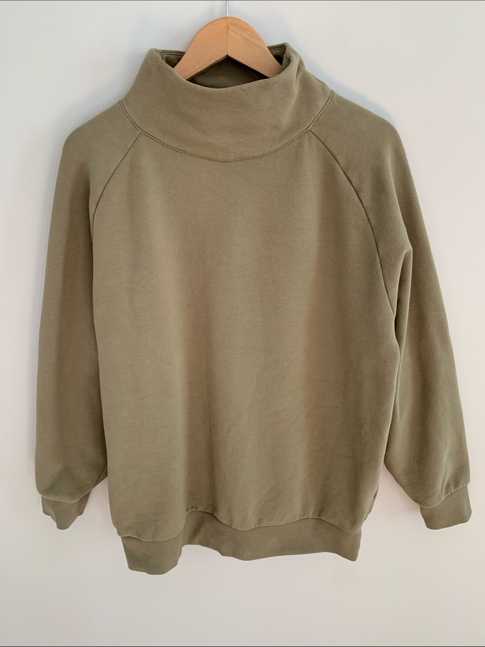 Athleta Forever Fleece Mock Neck Sweatshirt Olive Green Medium Sporty Athleisure